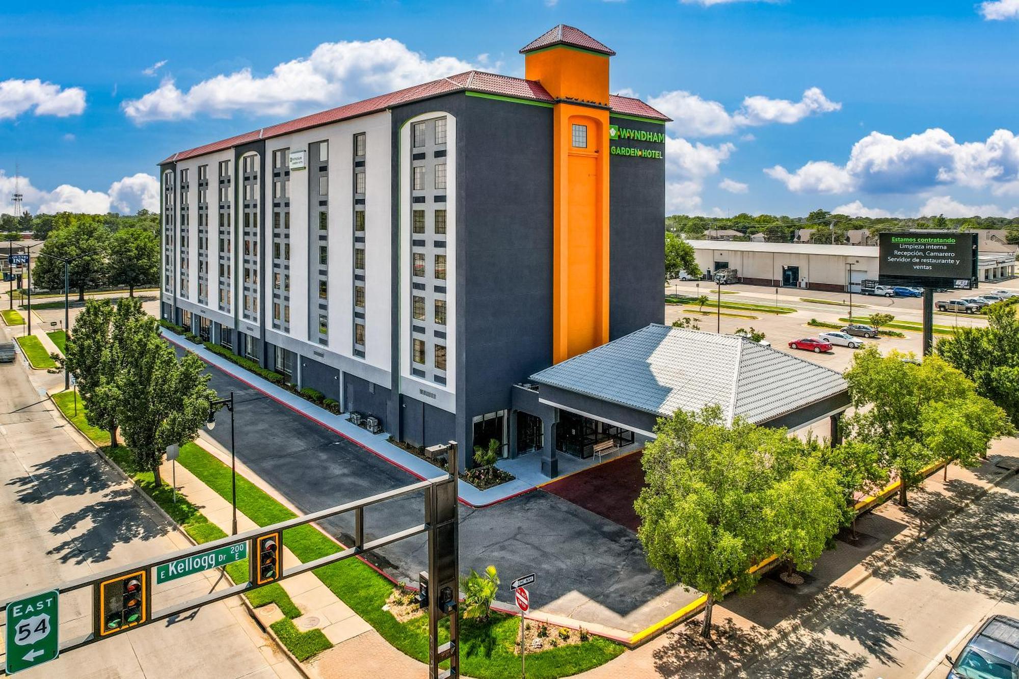 Wyndham Garden Wichita Downtown Hotel Buitenkant foto