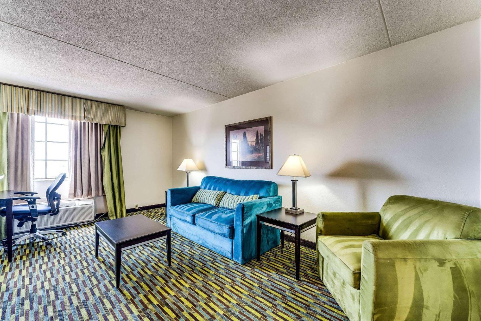 Wyndham Garden Wichita Downtown Hotel Buitenkant foto