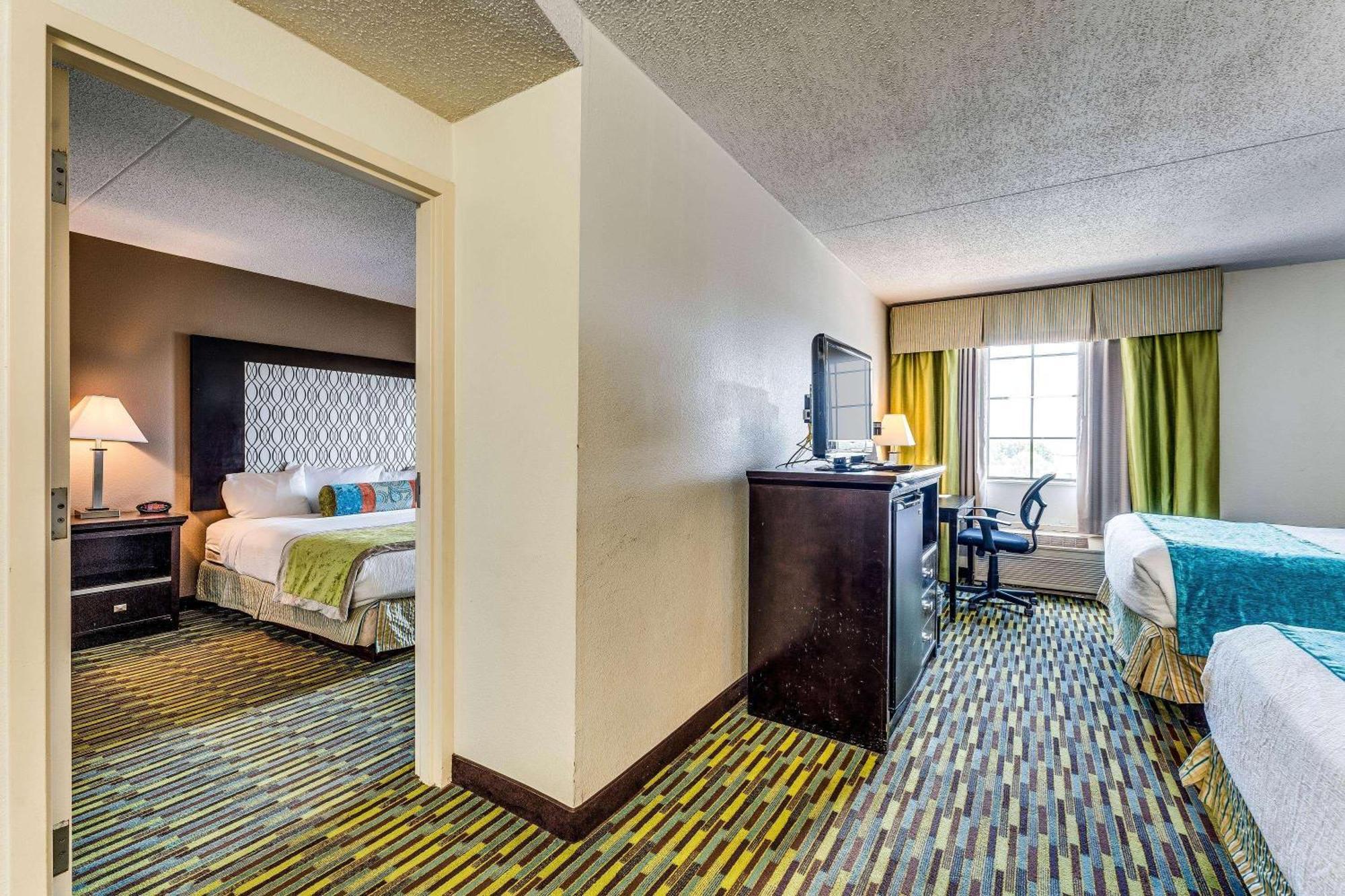 Wyndham Garden Wichita Downtown Hotel Buitenkant foto