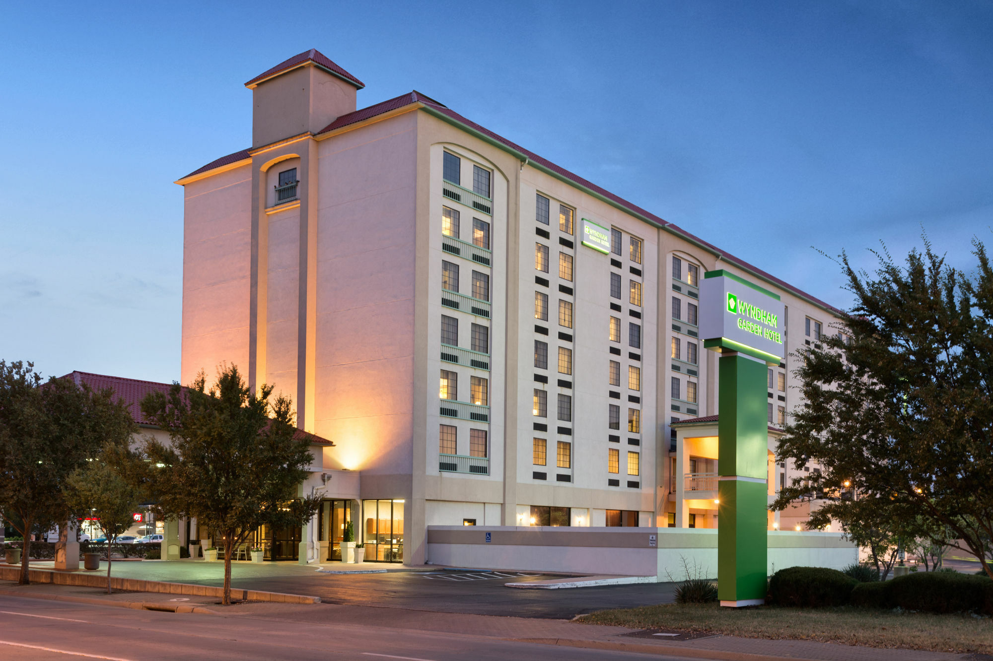 Wyndham Garden Wichita Downtown Hotel Buitenkant foto